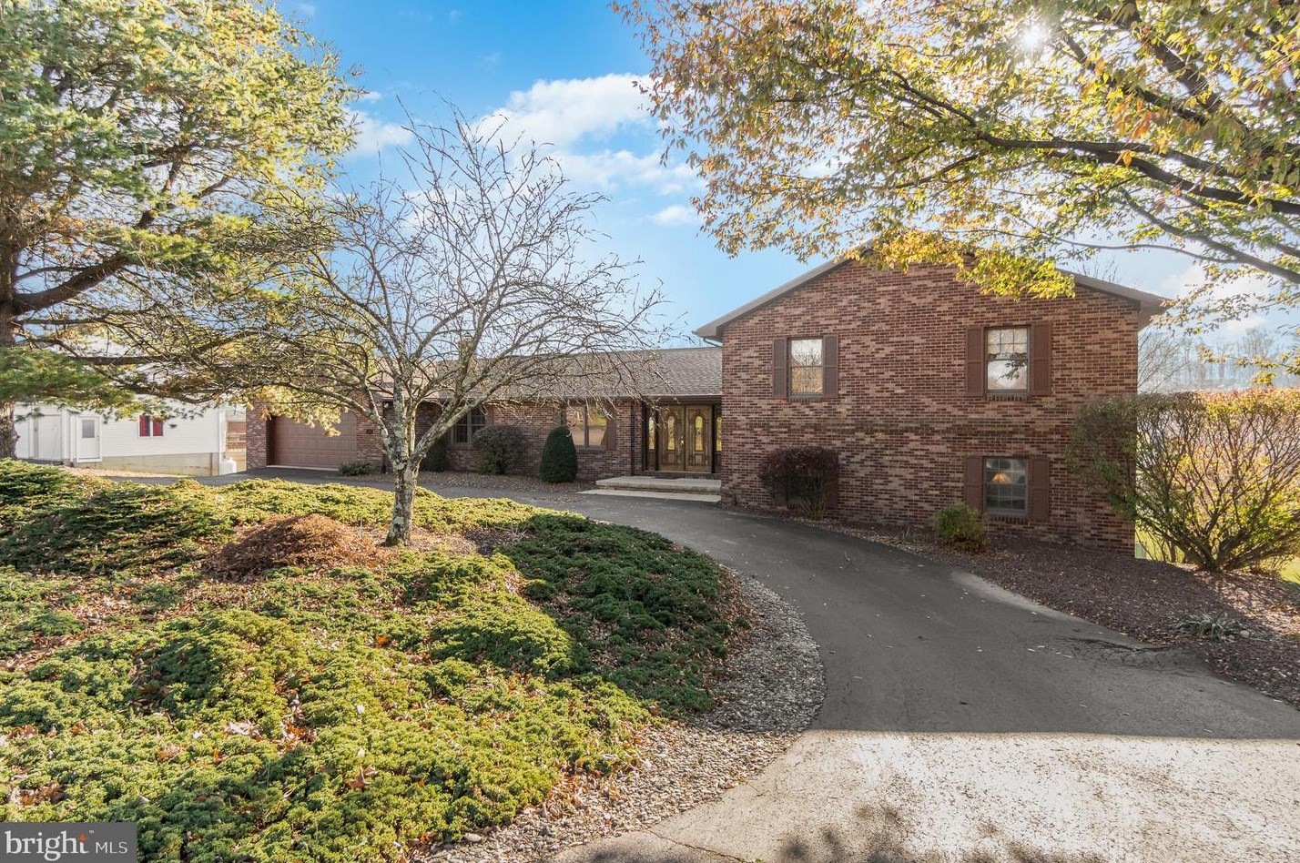 704 Pinewood Cir, Primrose, PA 17901