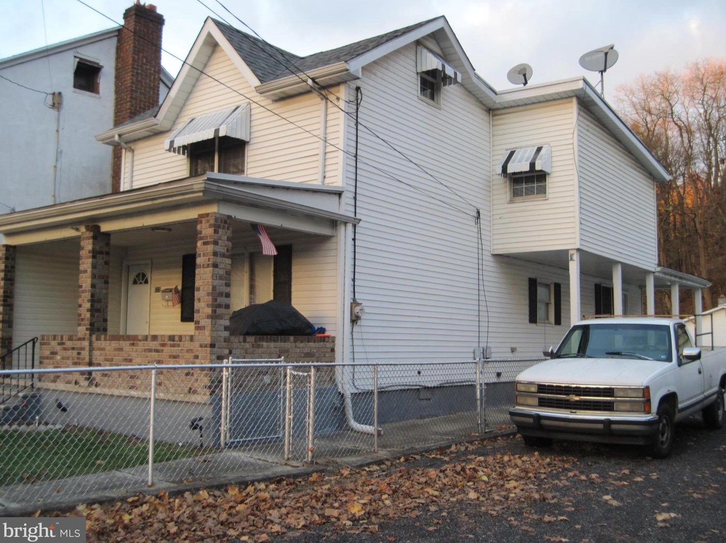 325 Schuylkill Ave, Hometown, PA 18252-1521