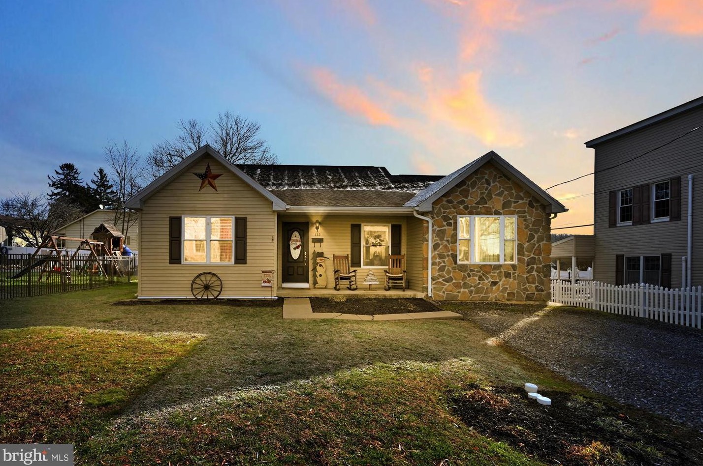 122 Columbia St, Molino, PA 17961