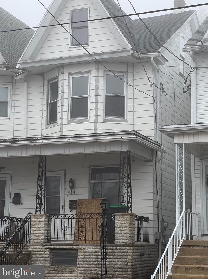 425 Washington St, Frackville, PA 17931-1140
