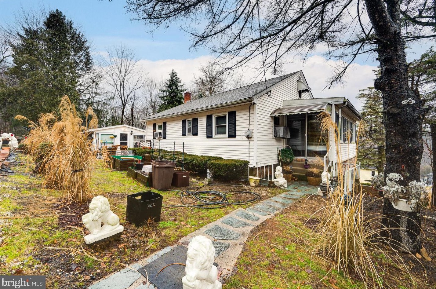 121 Fox St, Primrose, PA 17901
