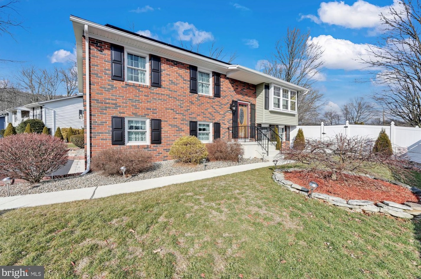 308 Highland Dr, Primrose, PA 17901