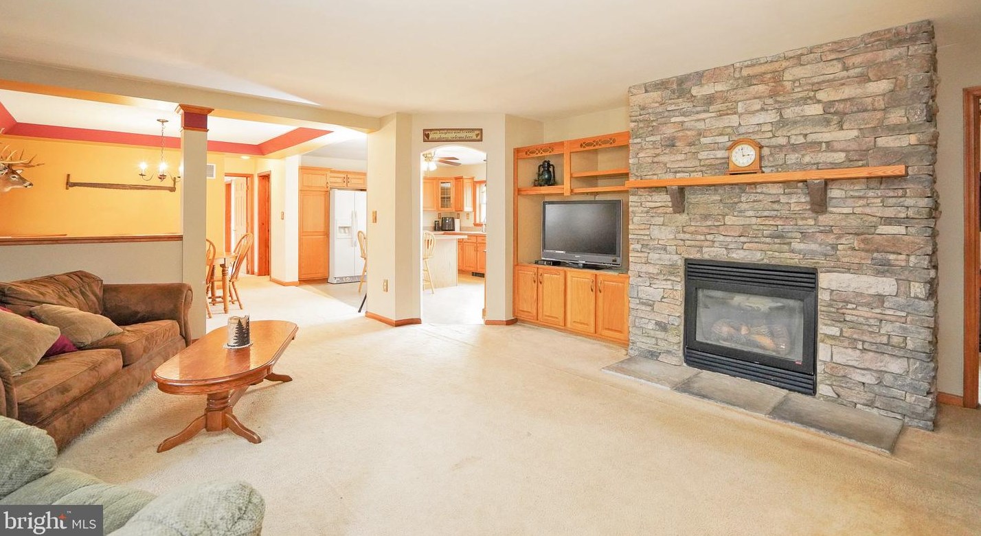 250 Whitetail Crossing Rd, Hometown PA  18252-5433 exterior