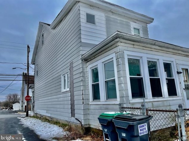 119 Chestnut St, Frackville, PA 17931-1707