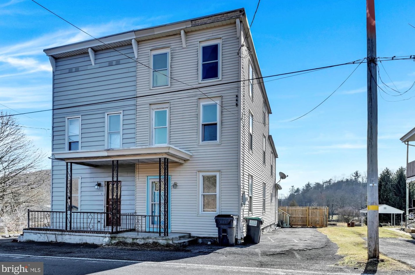17 W Adamsdale Rd, Schuylkill Haven, PA 17972