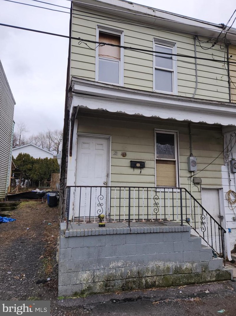 22 Grant St, Yatesville, PA 17976-2309