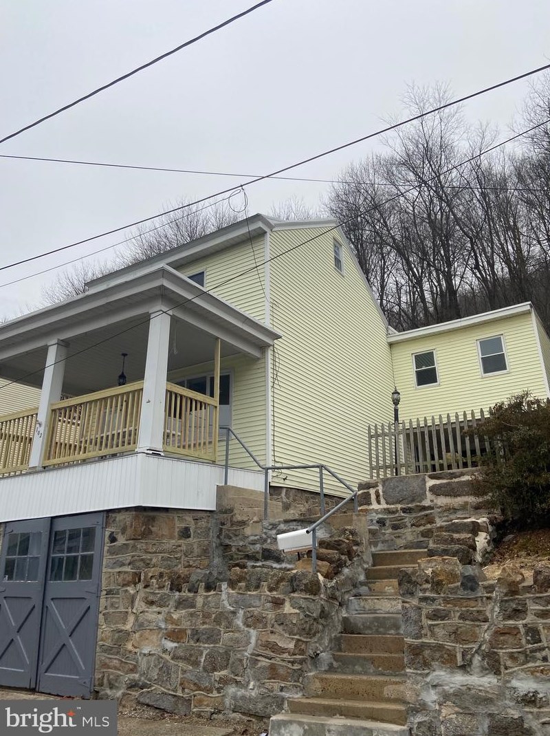 102 W Savory St, Primrose, PA 17901