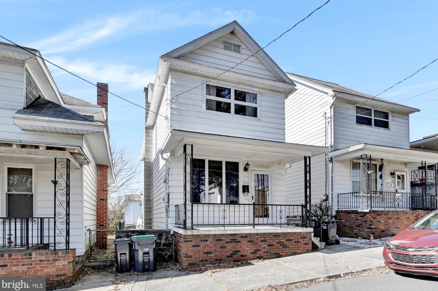 230 Middle St, Frackville, PA 17931-2213