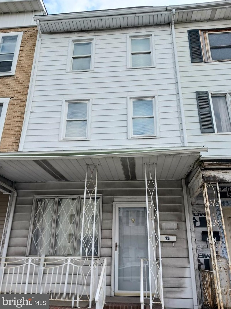 221 S Main St, Yatesville, PA 17976