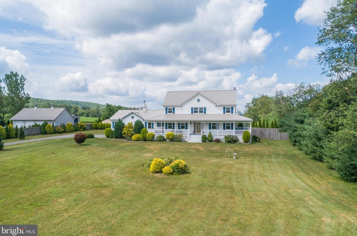 627 Mountain Rd, Hometown, PA 18252