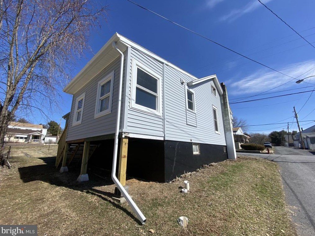 211 Mine St, Brockton, PA 17925-8823