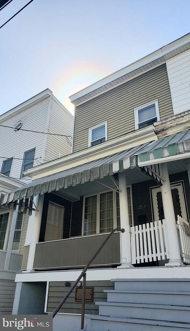 648 Arlington St, Hometown, PA 18252-2202