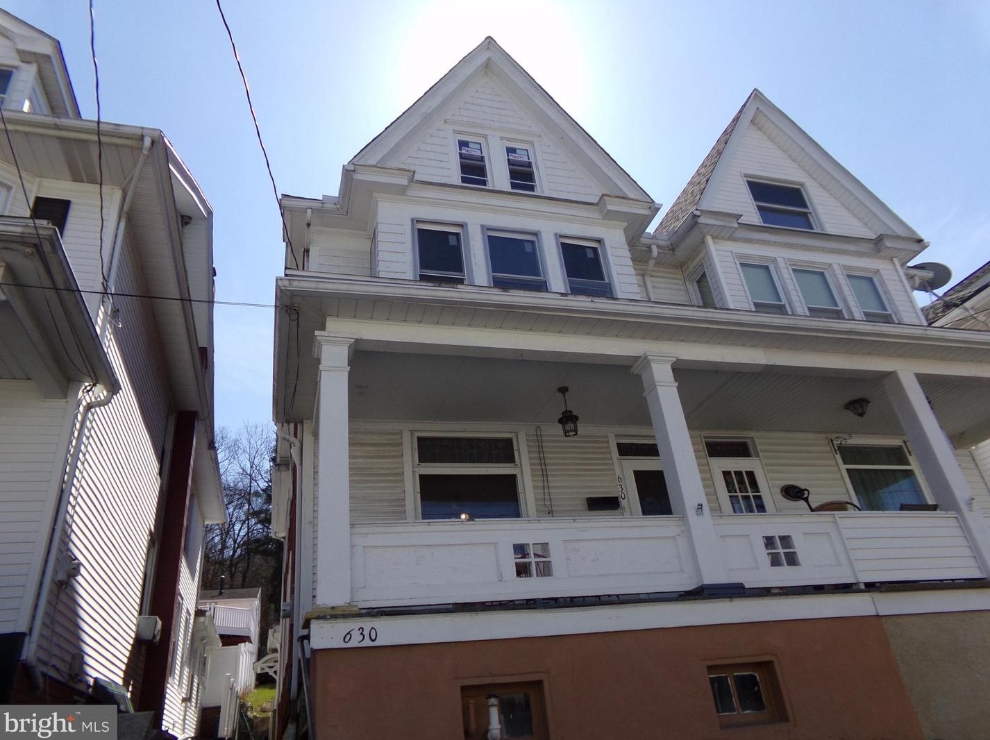 630 Arlington St, Hometown, PA 18252-2202