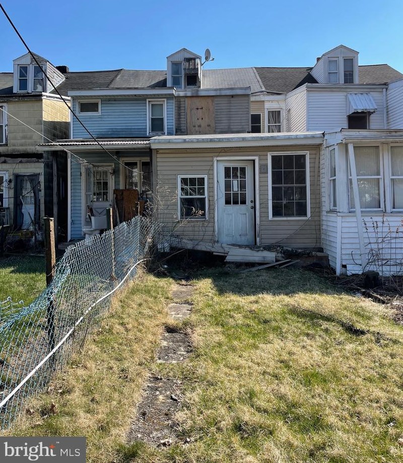 326 W Main St, Preston Hill, PA 17935