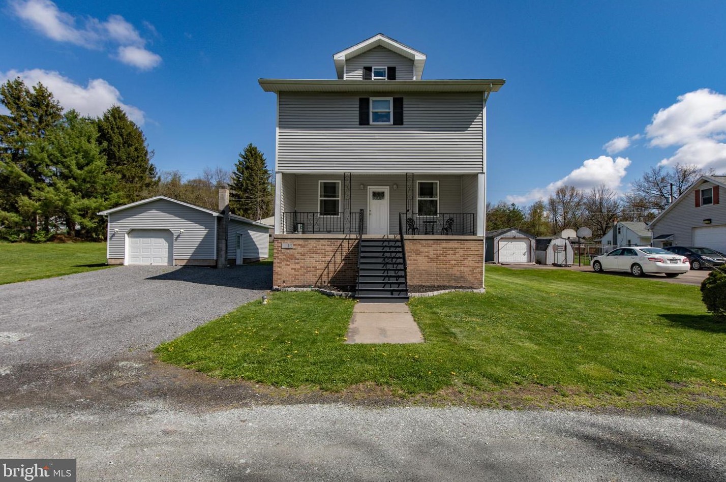 18 Maple Ave, Barnesville, PA 18214