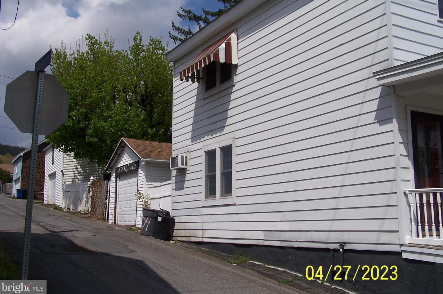 327 Lafayette St, Hometown, PA 18252-1251