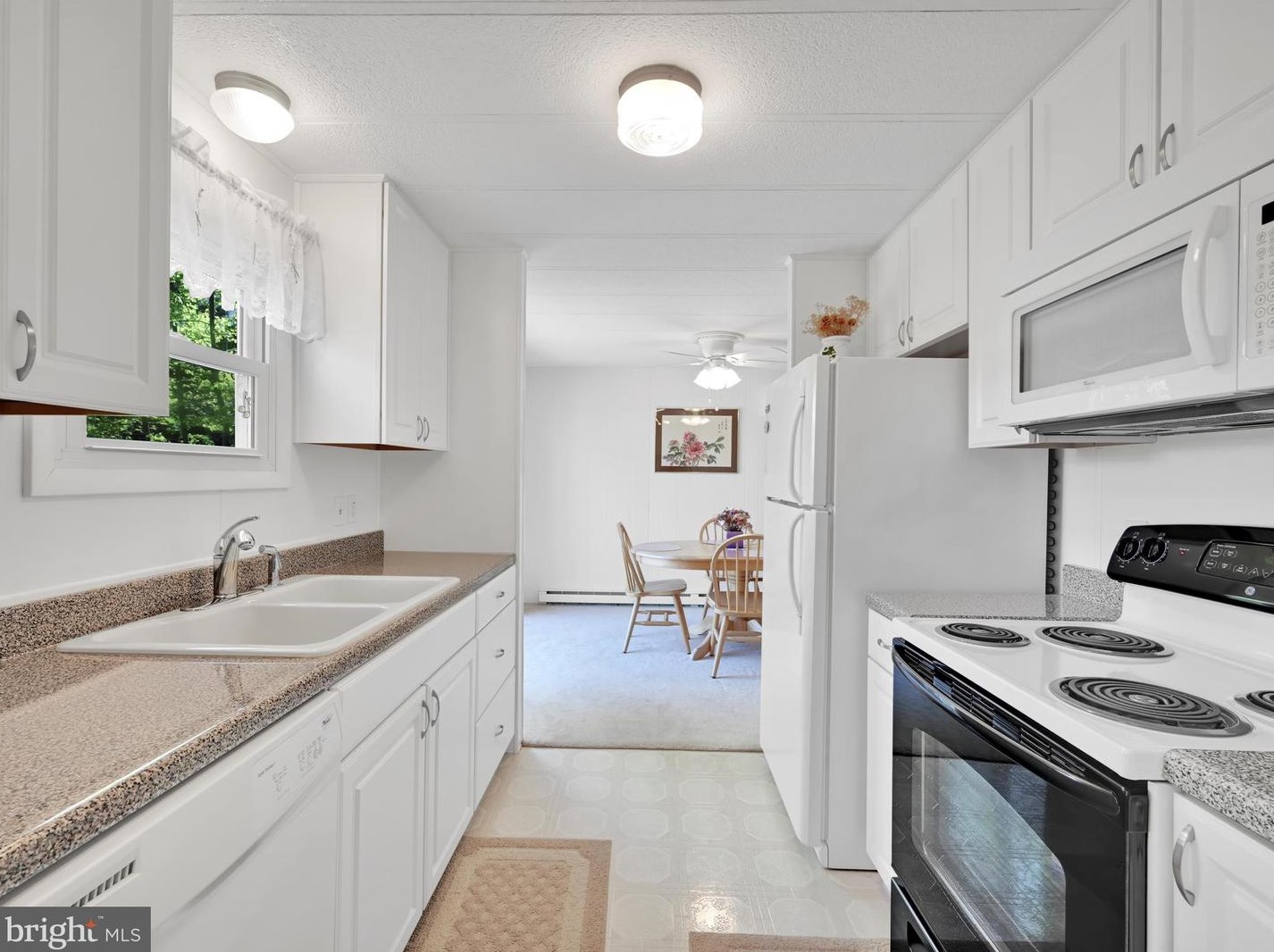 2211 Wynonah Dr, Brommerstown PA  exterior