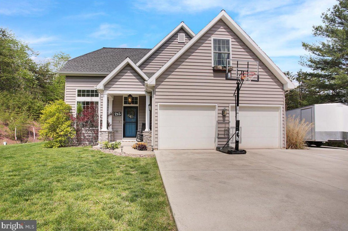 215 Meadow Dr, Brommerstown, PA 17922