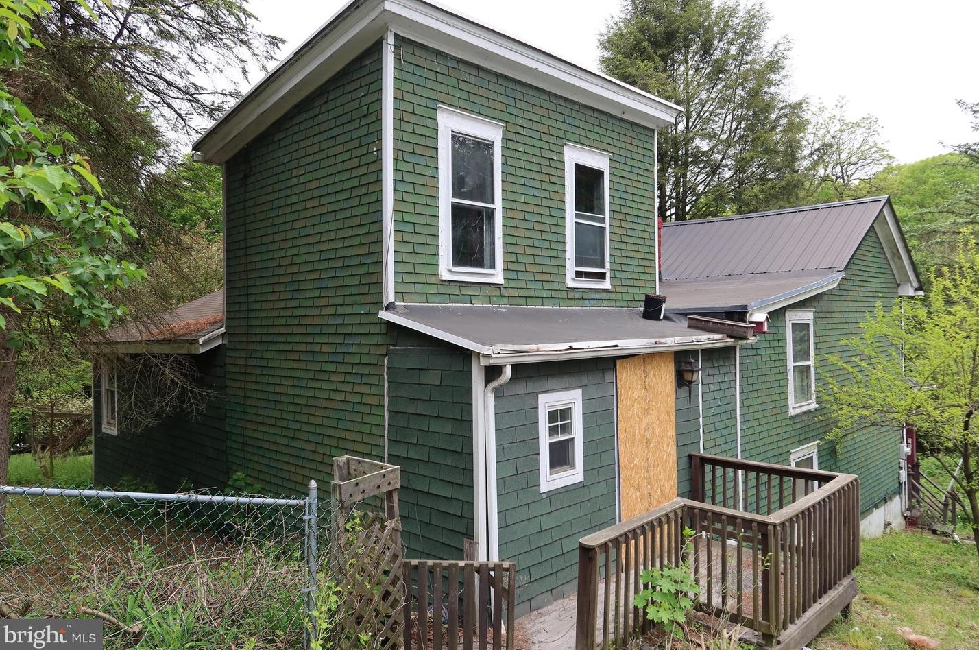 234 Elm St, Hometown PA  18252-1517 exterior