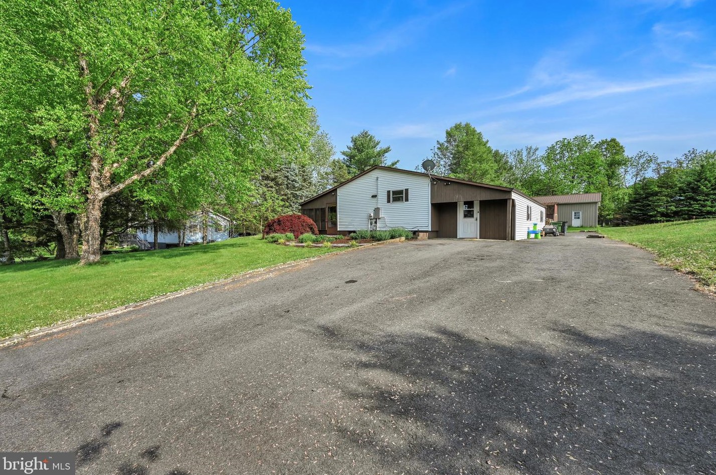 1272 Running Deer Dr, Brommerstown, PA 17922