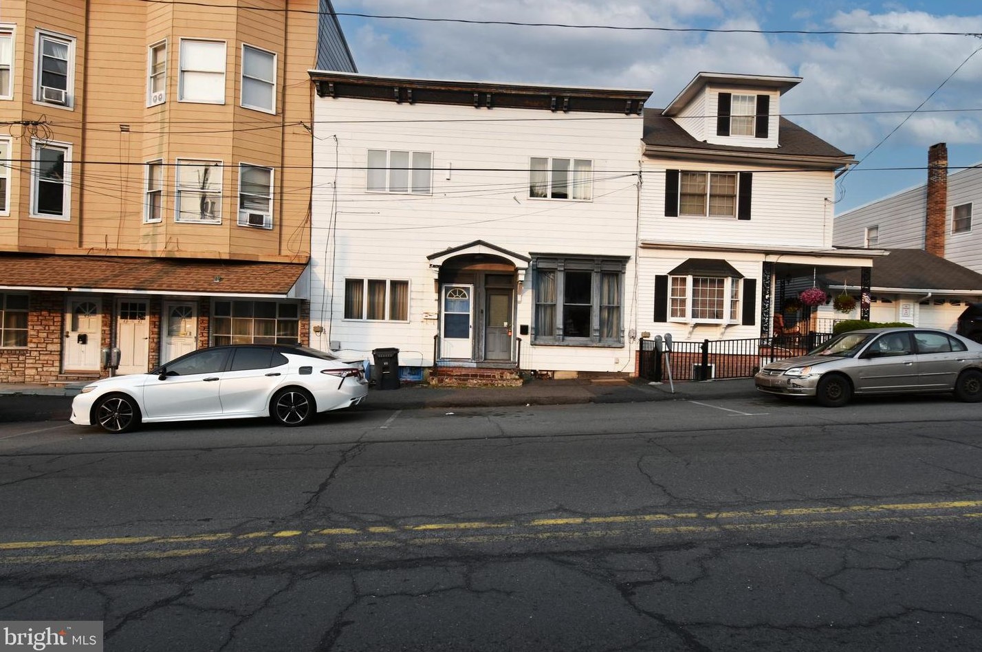 37 Lehigh Ave, Frackville, PA 17931-1423