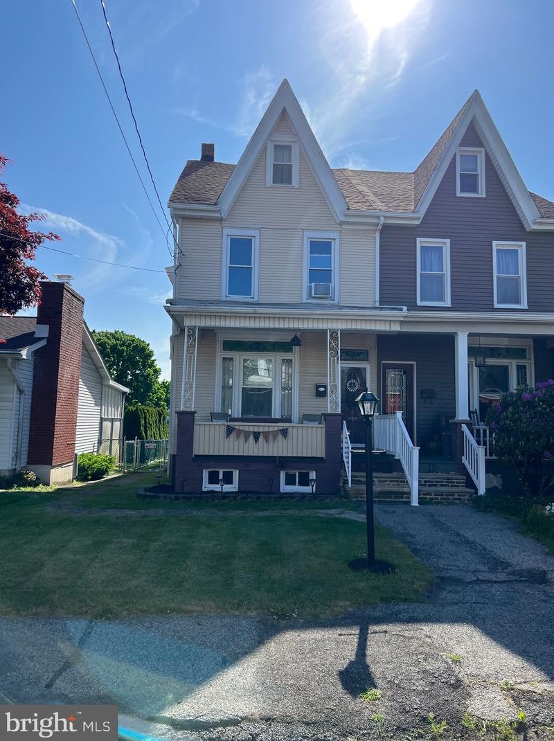 116 Center St, Frackville, PA 17931-1204