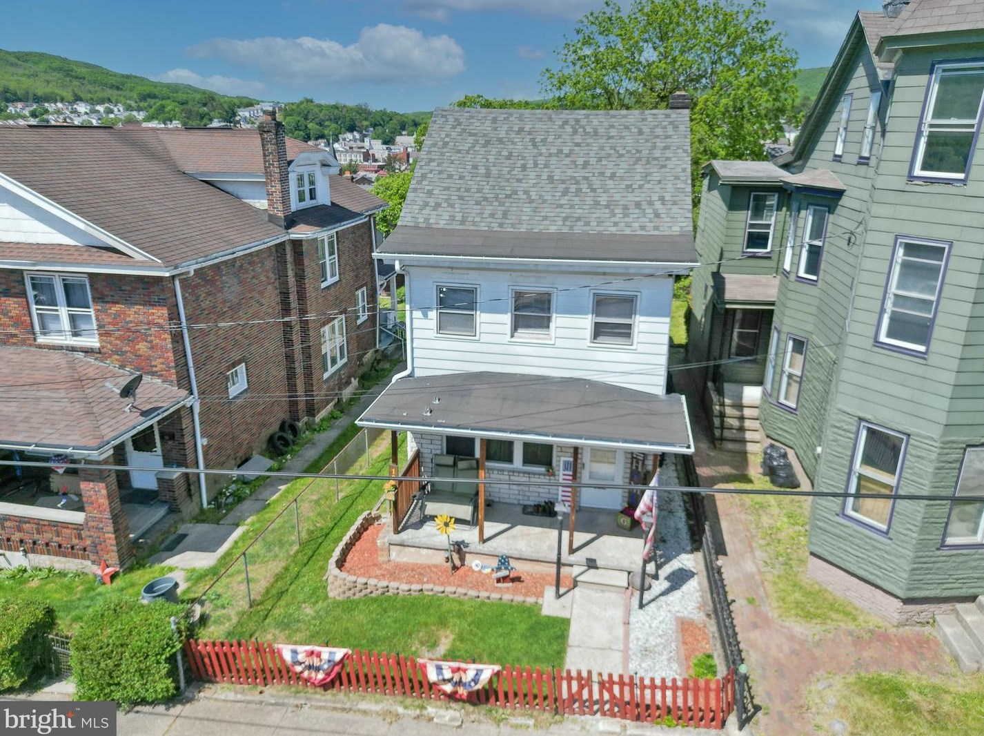 122 Market St, Hometown, PA 18252-1709