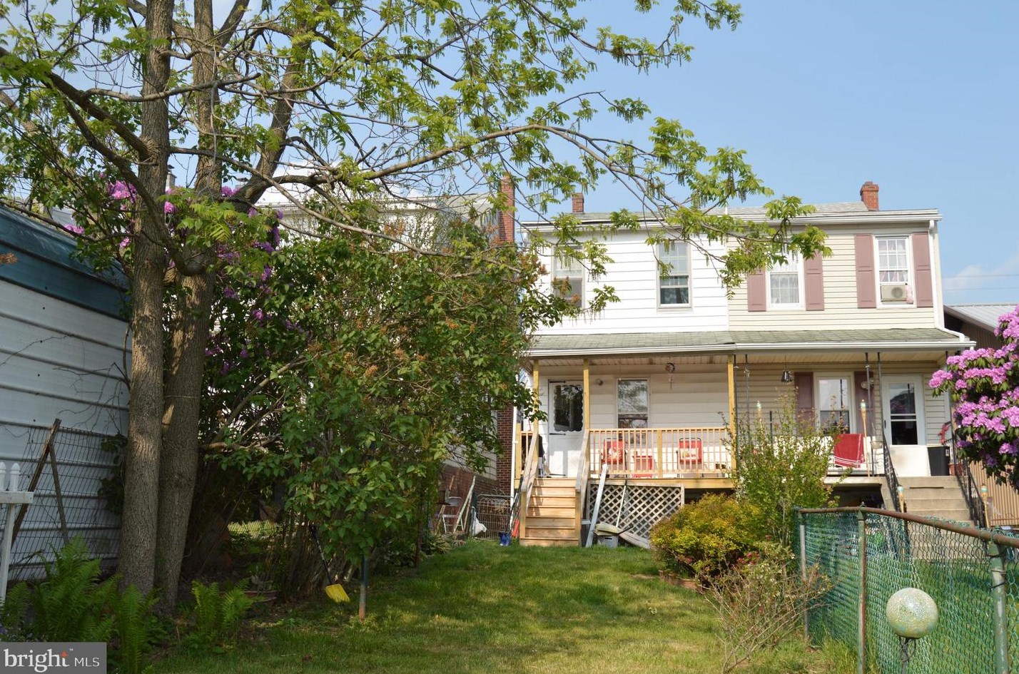 38 4th St, Frackville, PA 17931-1613