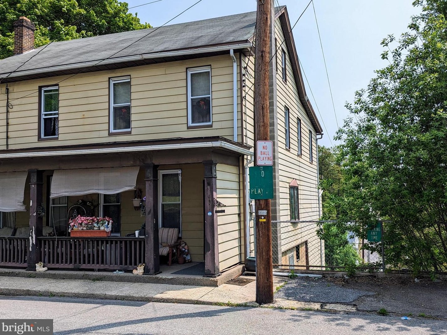 401 Gay St, Hometown, PA 18252-1217