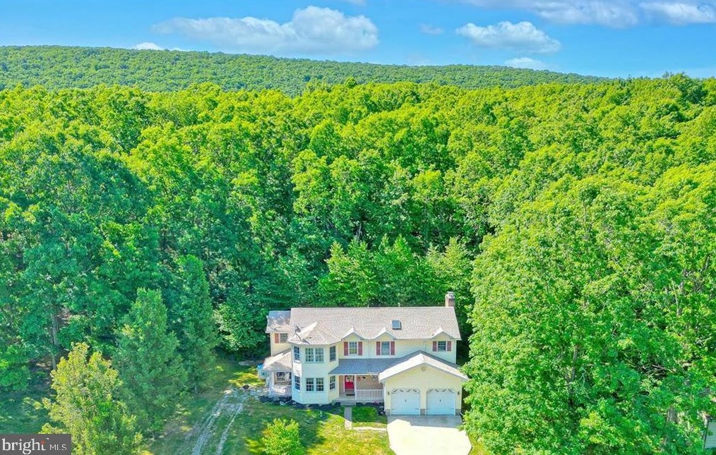 144 Owl Creek Rd, Hometown, PA 18252-4226