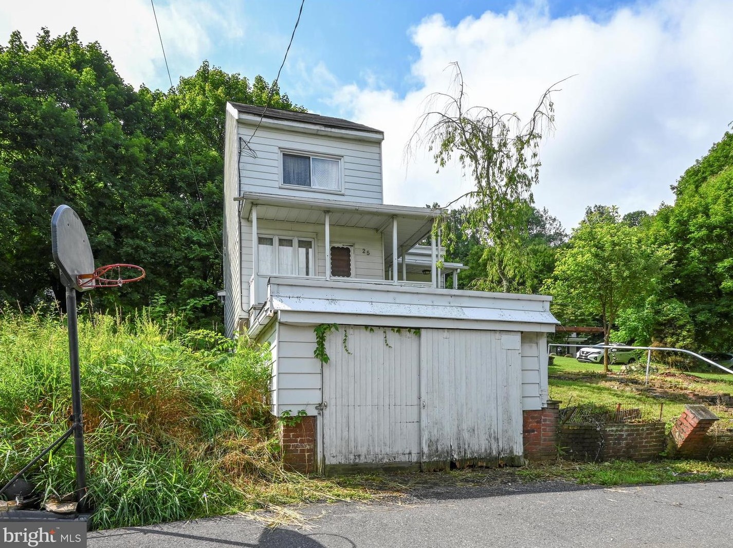 25 Eliot St, Yatesville, PA 17976-2038