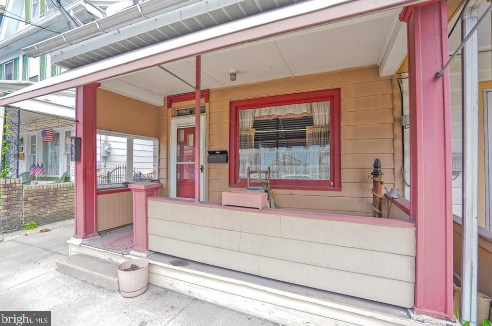 411 Pine St, Hometown, PA 18252-1414