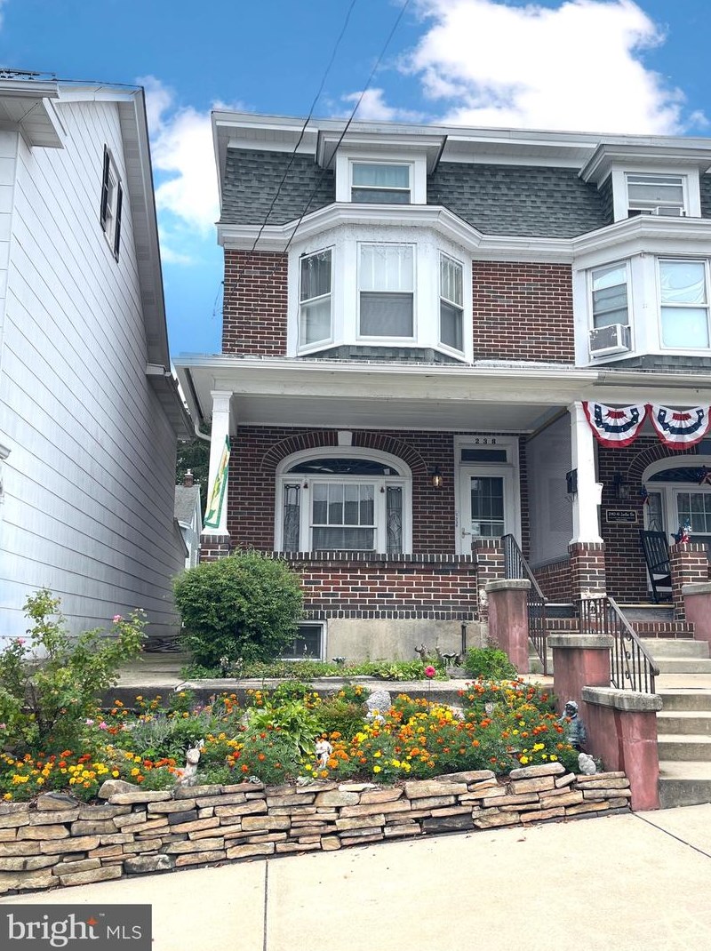 238 Lehigh St, Hometown, PA 18252-1126