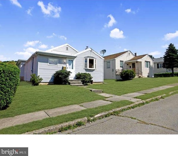 515 Willing St, Hometown, PA 18252-1626