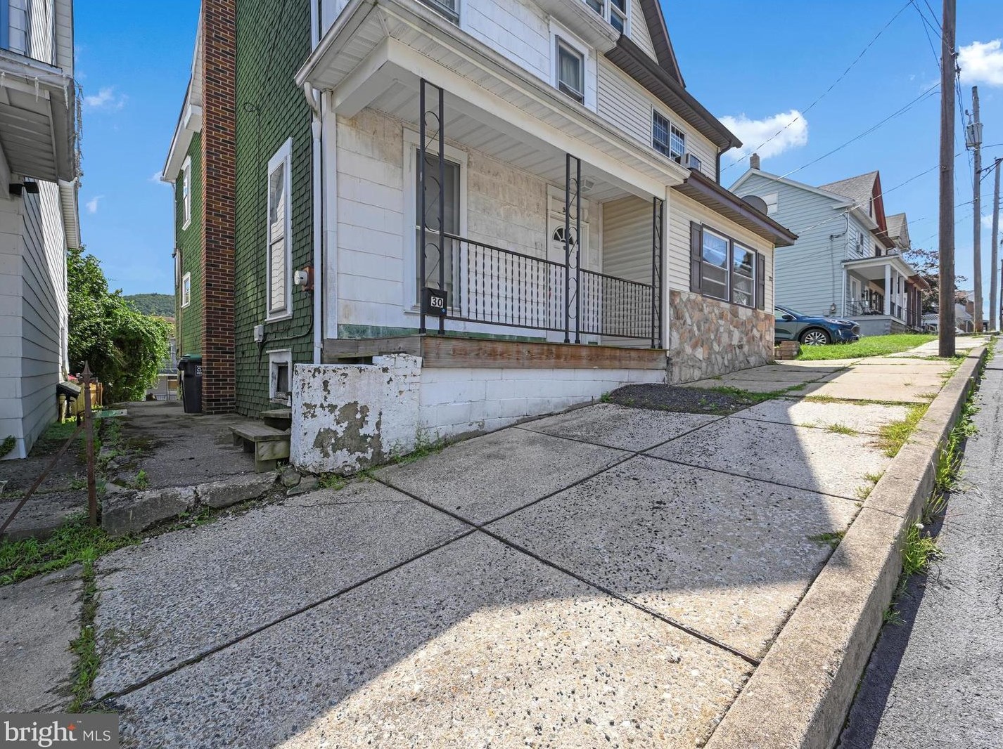 30 Clay St, Hometown, PA 18252-1302