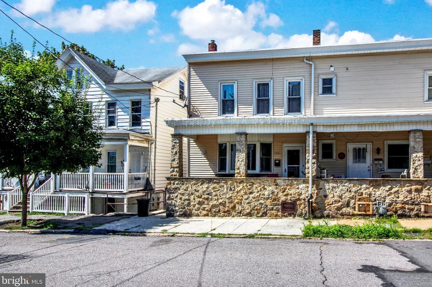 2046 Mahantongo St, Primrose, PA 17901
