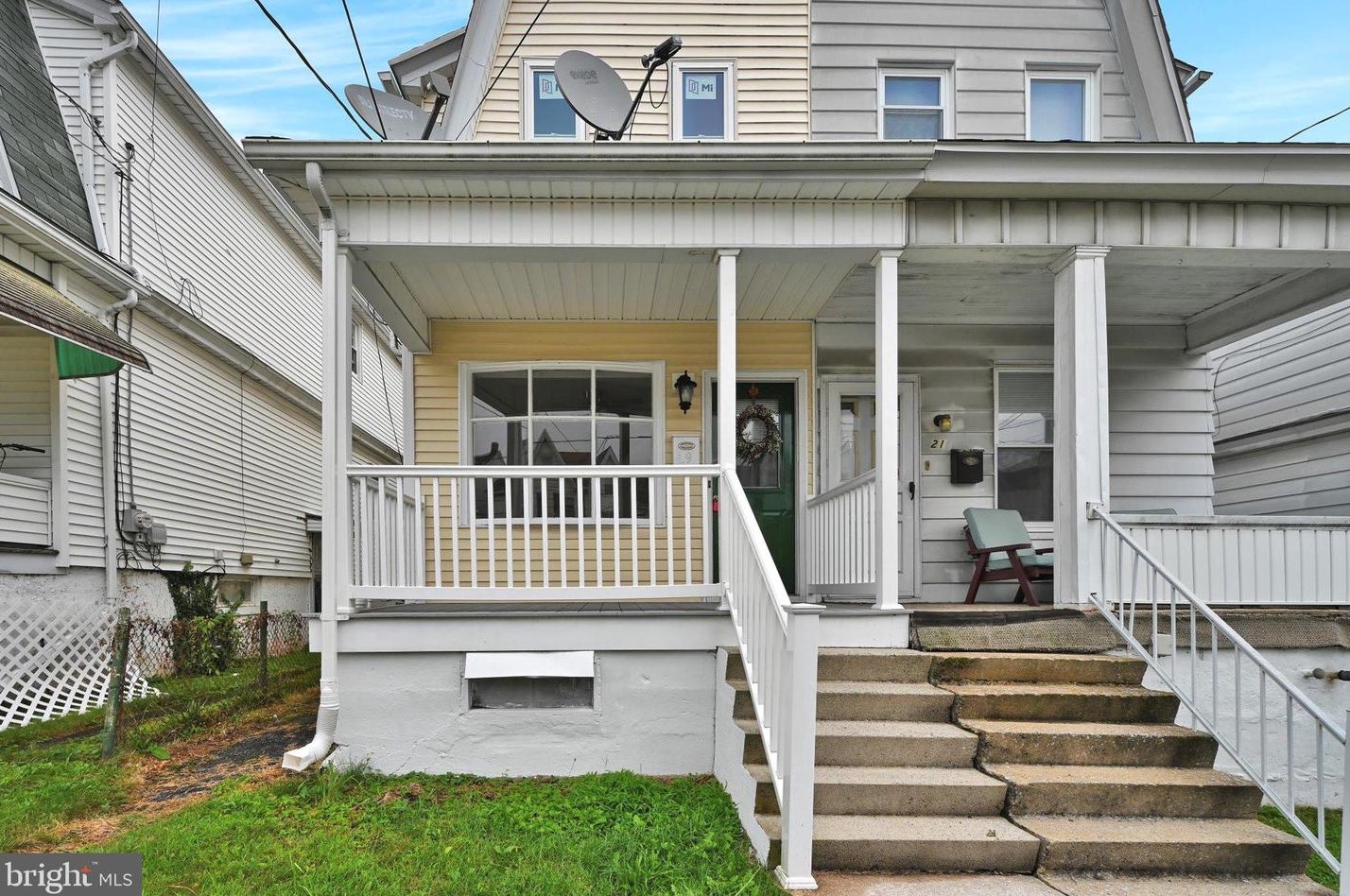 19 4th St, Frackville, PA 17931-1612