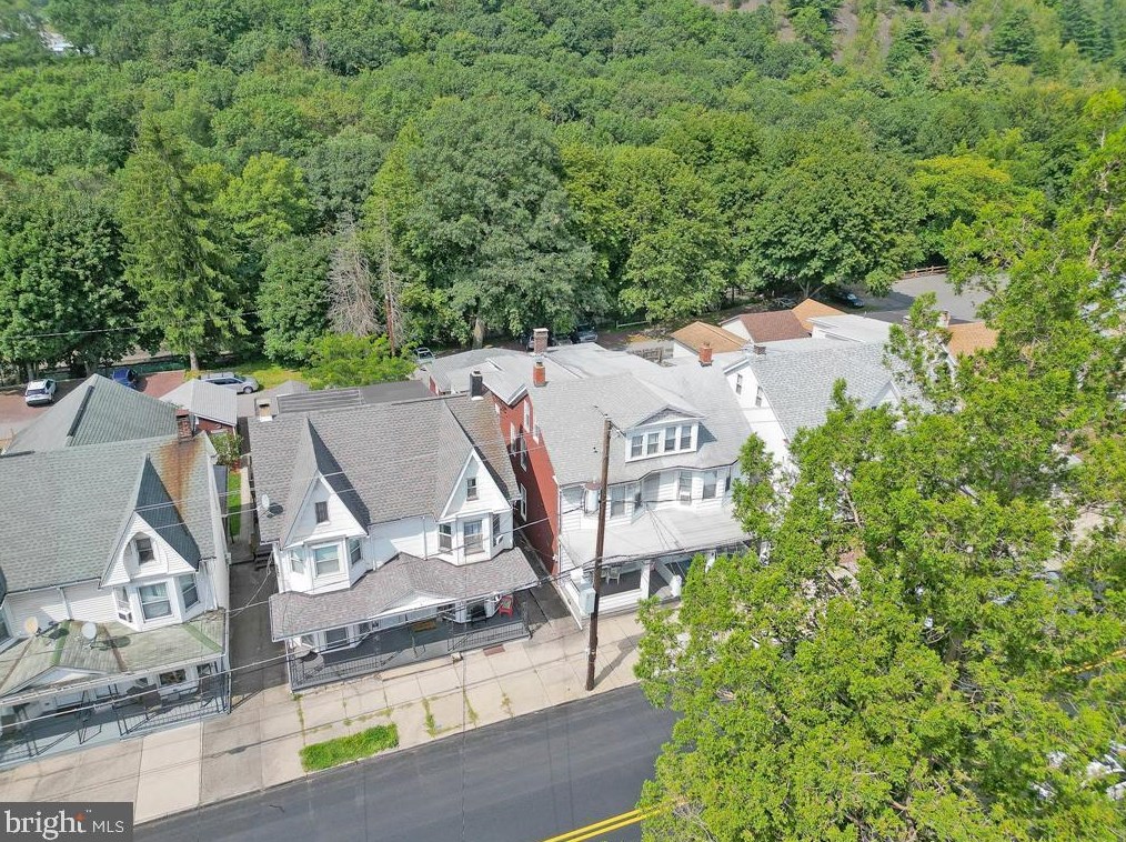 627 E Broad St, Hometown, PA 18252