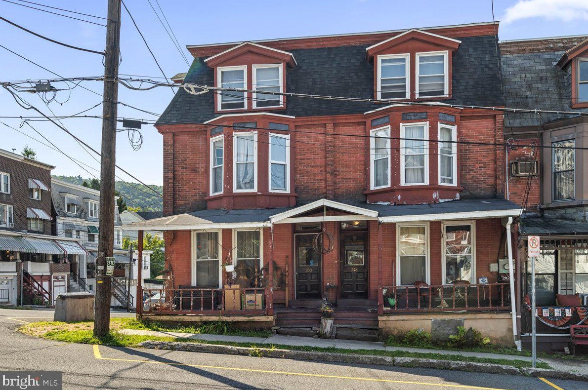 248 Mauch Chunk St, Hometown, PA 18252-1735