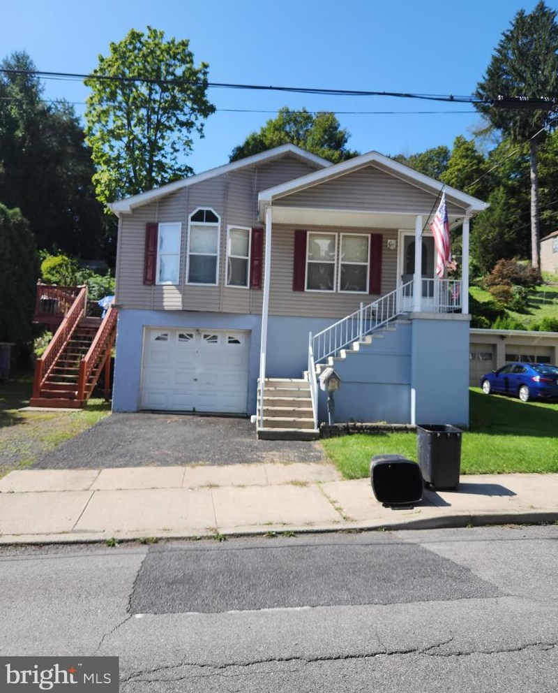 821 W Water St, Primrose, PA 17901
