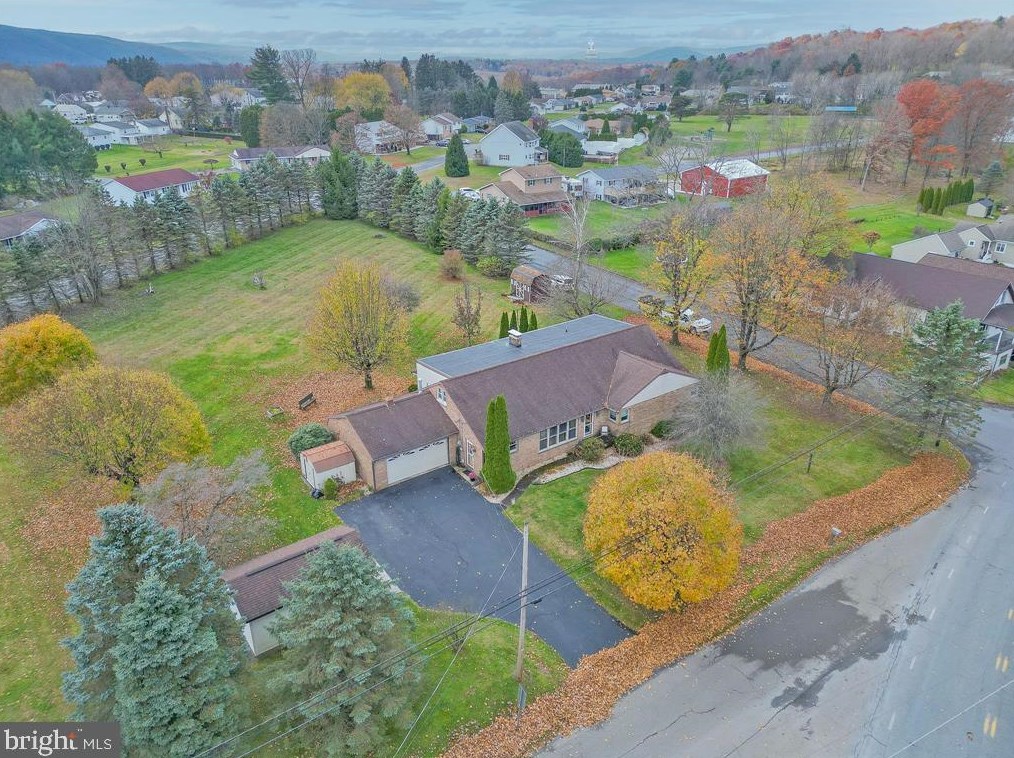 35 Purnell Ave, Hometown, PA 18252-4205