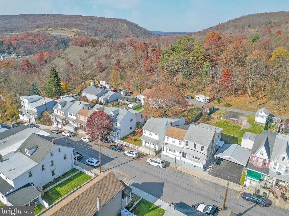 431 E Elm St, Hometown, PA 18252