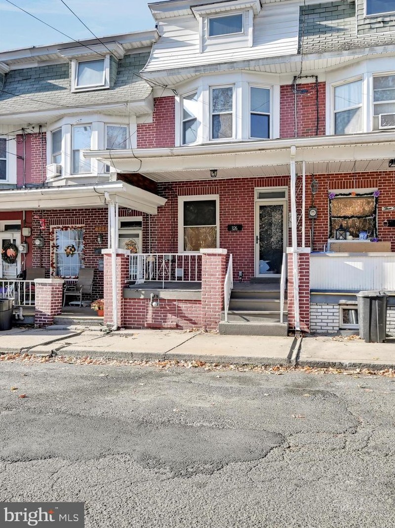 326 Clark St, Hometown, PA 18252