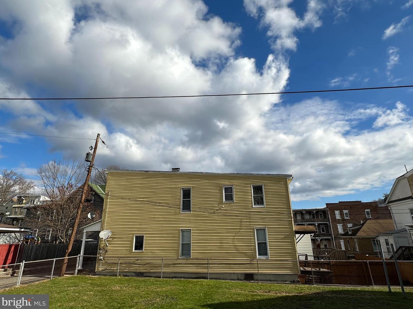426 Rowe St, Hometown, PA 18252-1125