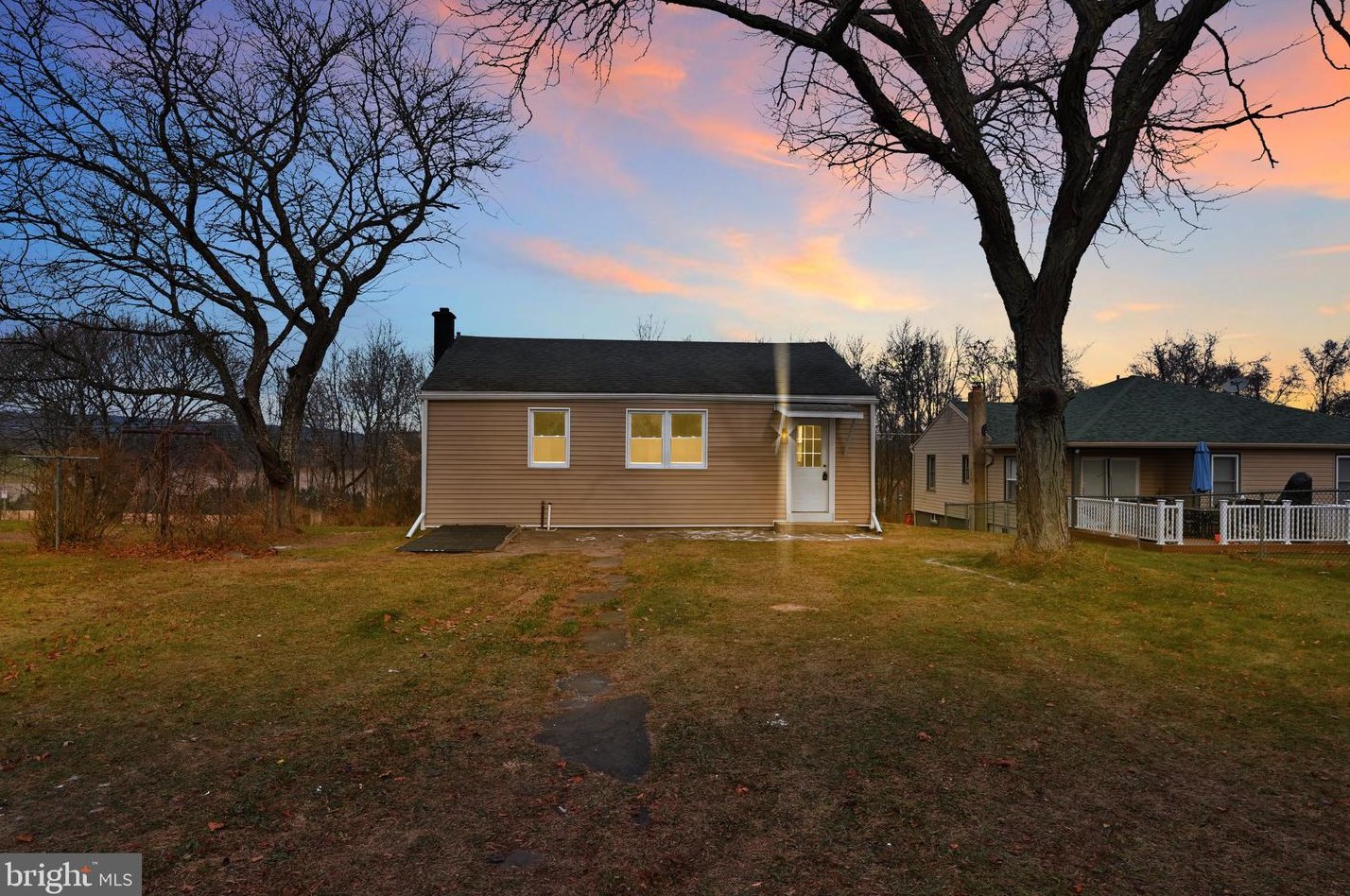174 Wood St, Pattersonville, PA 17967-9709