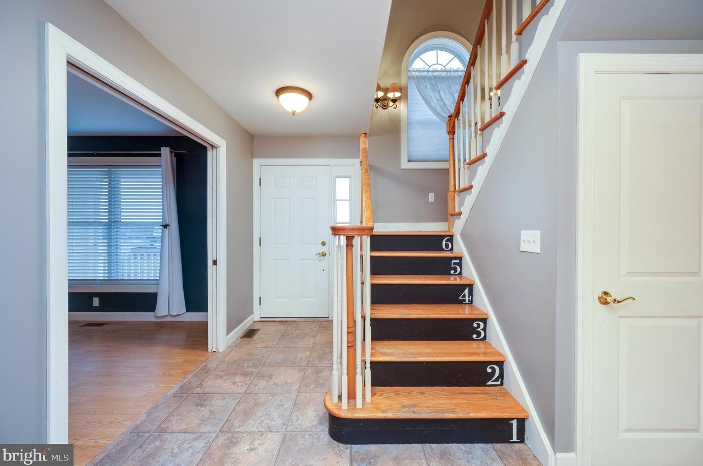 34 9th St, Pattersonville, PA 17967-9423