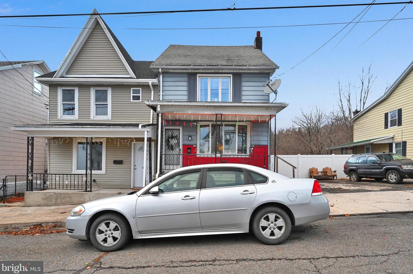 323 E Union St, Hometown, PA 18252
