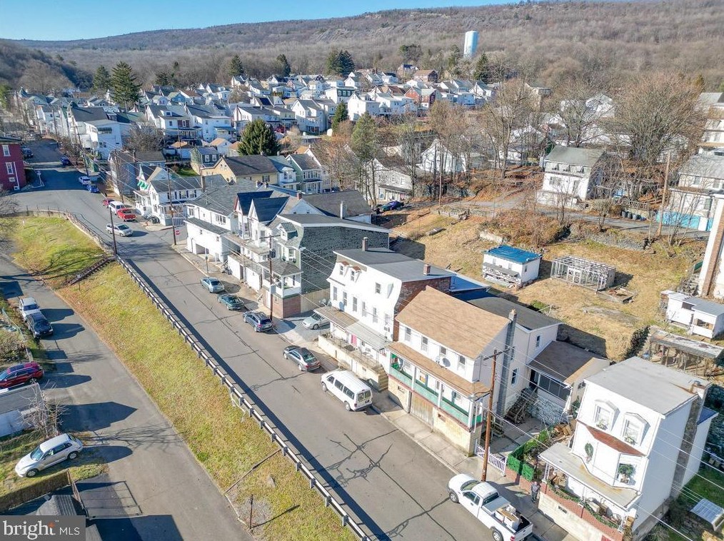 245 Lafayette St, Hometown, PA 18252-1223
