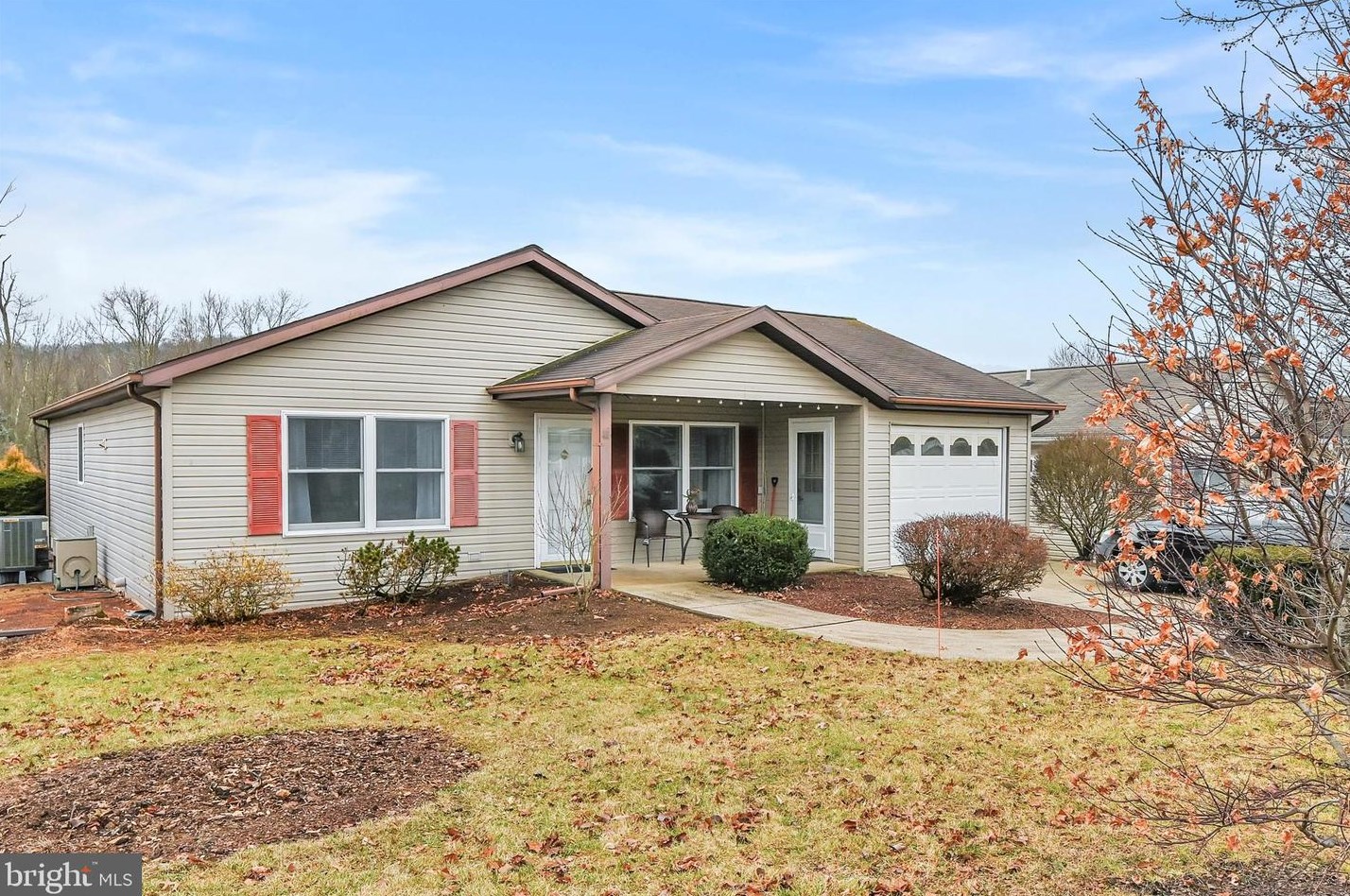 624 Canal Dr, Lincoln Colliery, PA 17963