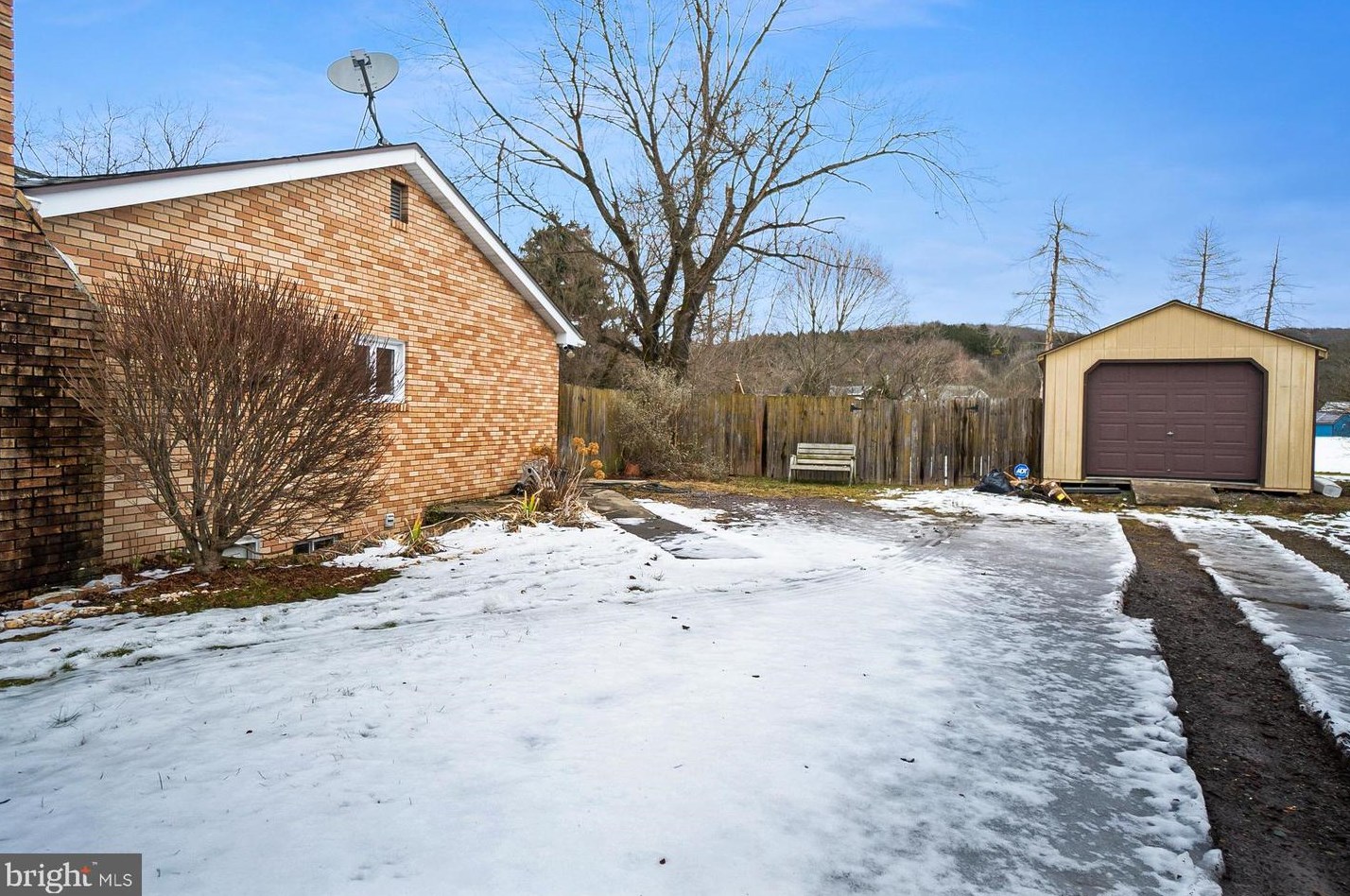 24 1st St, Hometown, PA 18252-5500